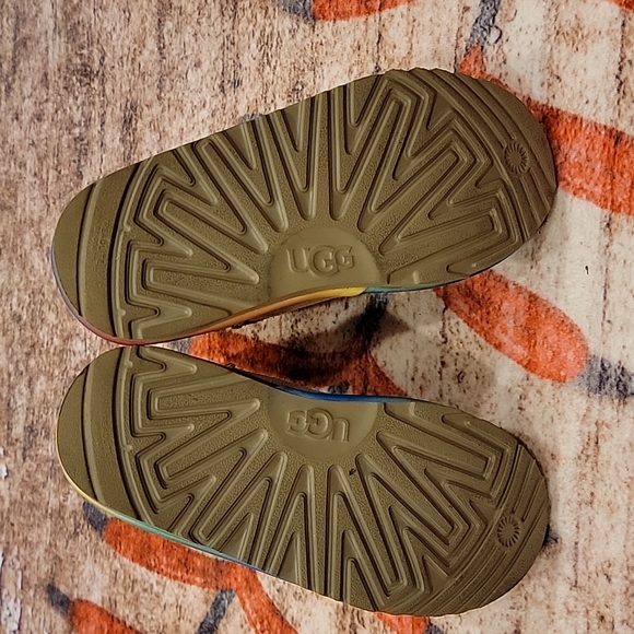 Girl Rainbow UGG boots - Picture 7 of 11